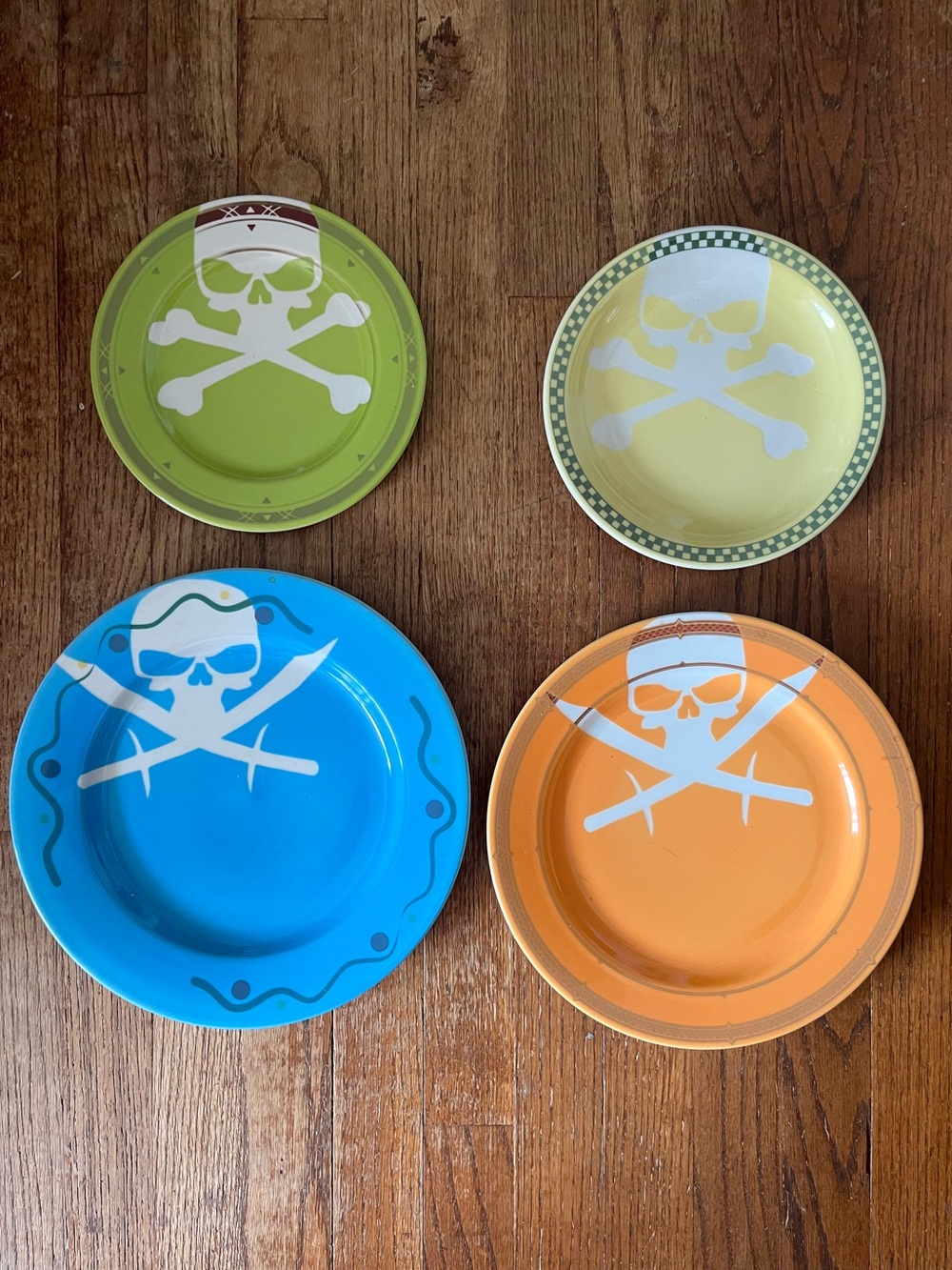 Your choice! ONE (1) PIRATE PLATE skull artisan made NWOT